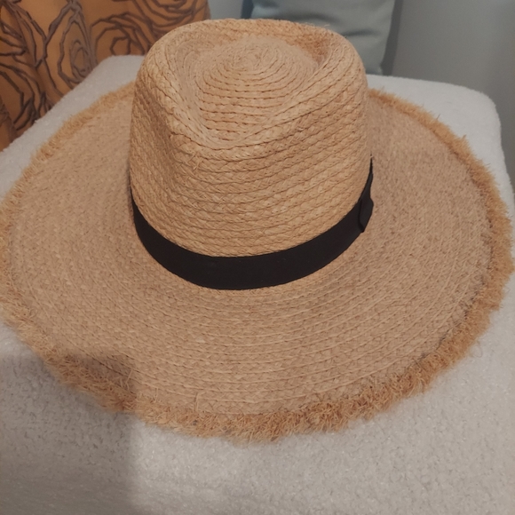 Hat - Picture 3 of 4